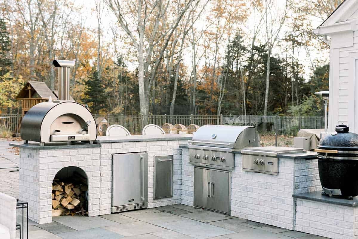 Custom Outdoor Kitchen Design Tailored to Your Needs